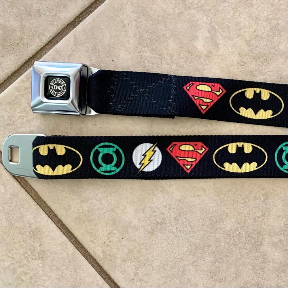 Buckle-Down DC COMICS Superman Batman The Flash Green Lantern Car Seatbe…